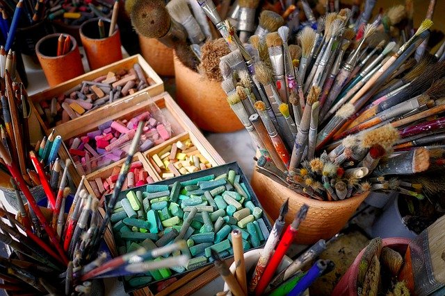 Brush Chalk Color Atelier Paint  - fietzfotos / Pixabay