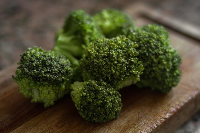 Broccoli Food Vegetable Vegetables  - kevberon / Pixabay