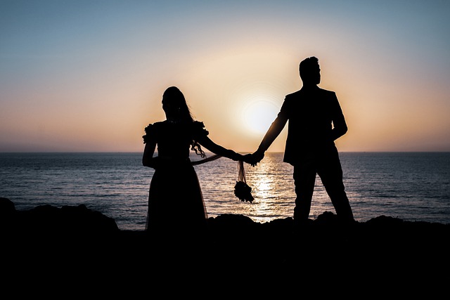 Beach Sunset Couple Love Romance  - PatelGraphics / Pixabay